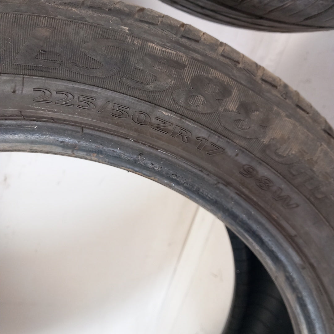 225/55ZR17 98W