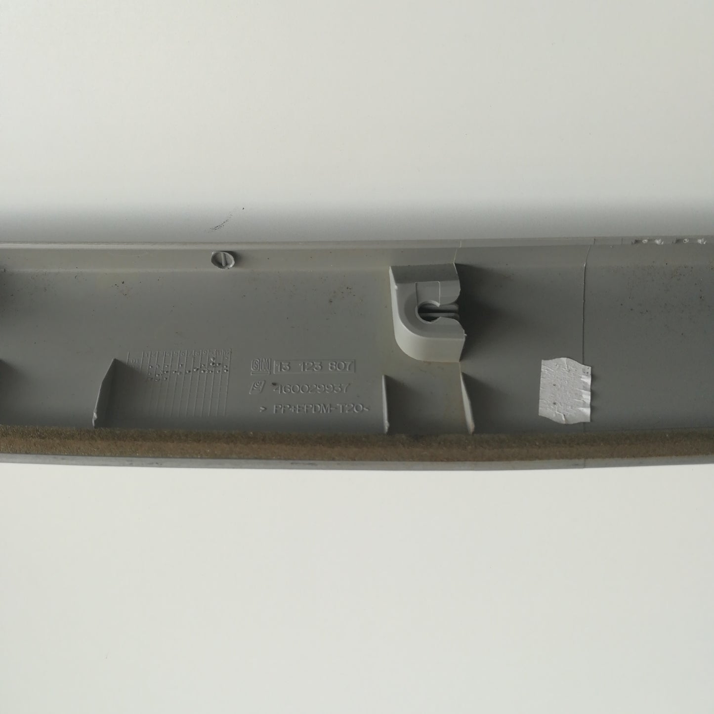 Лайсна пластмасова капак багажник Opel Meriva A