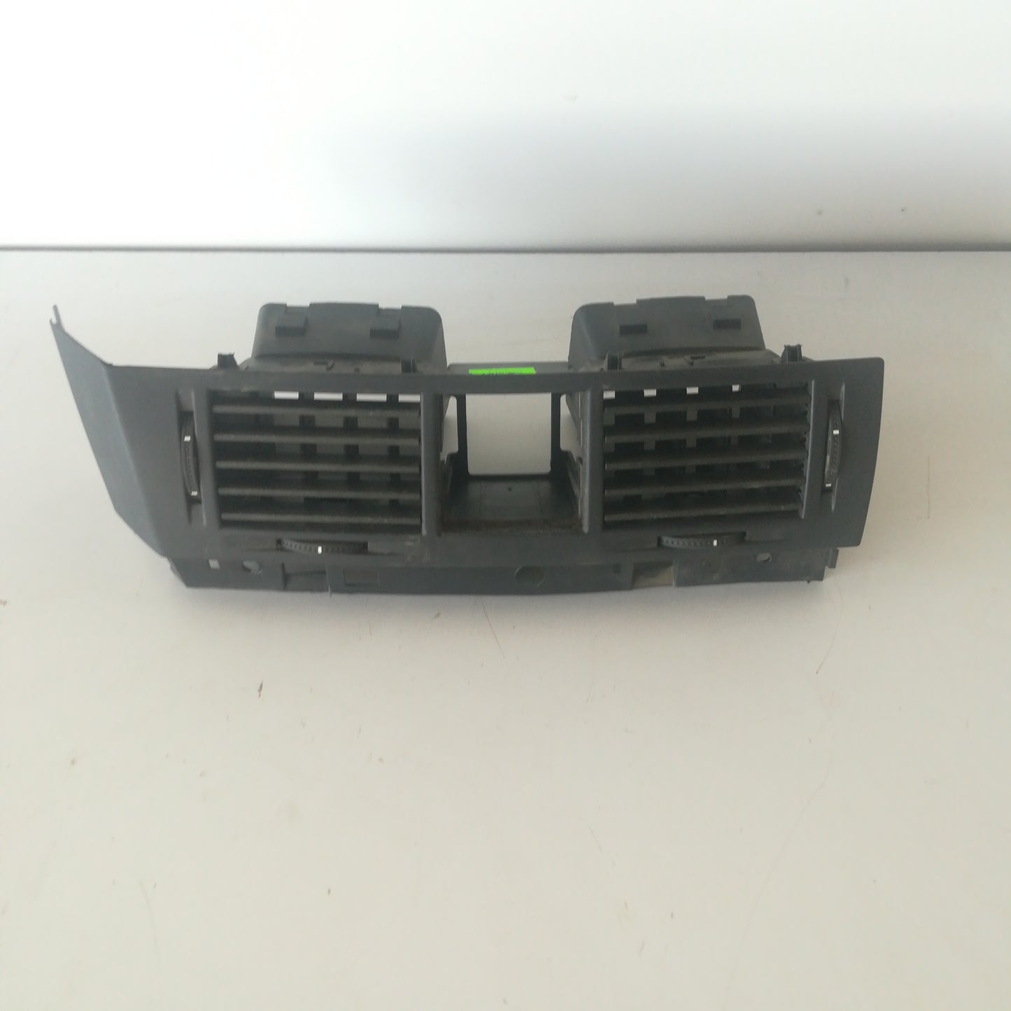 Вентилационна решетка табло център Opel Мерва А