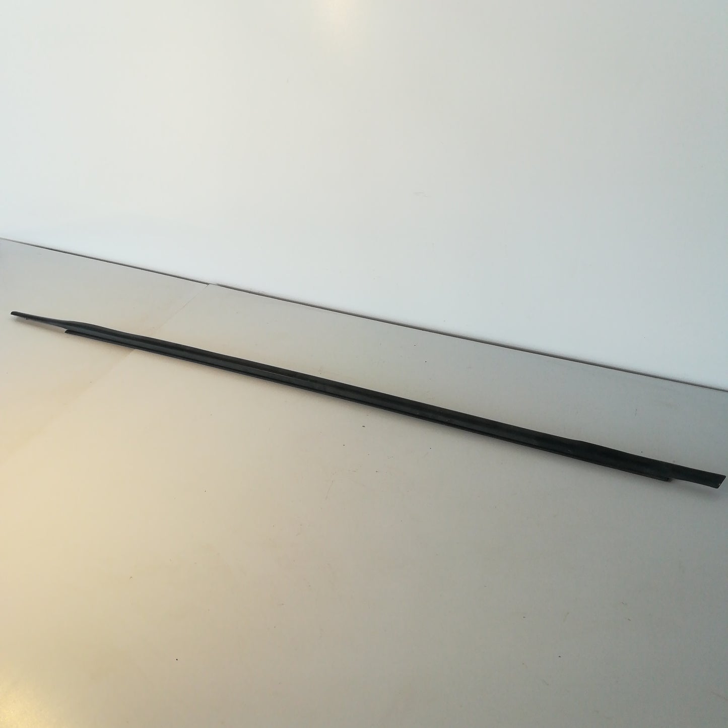 Лайсна прозорец външна предна лява врата Opel Corsa D