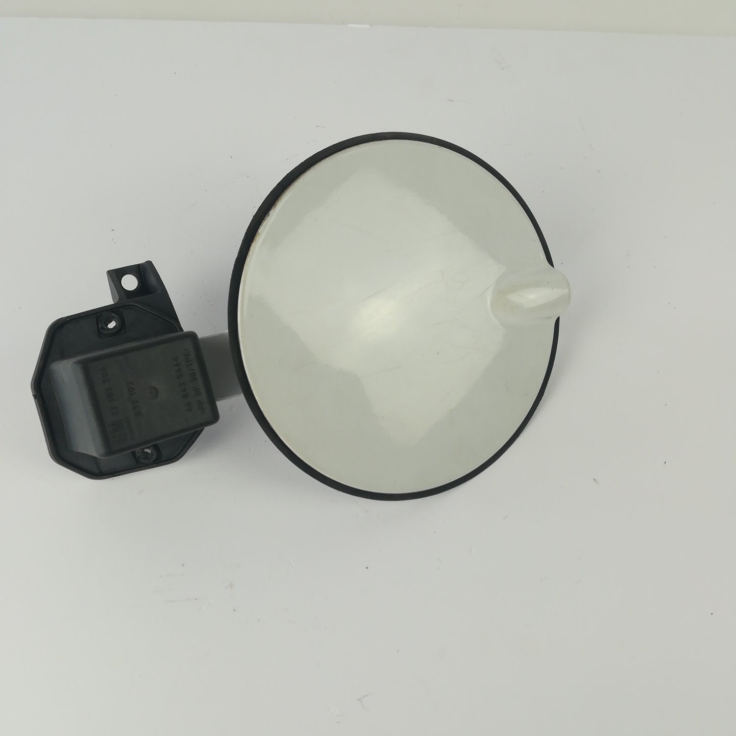 Weißer Z474 aufklappbarer Tankdeckel Opel Corsa D