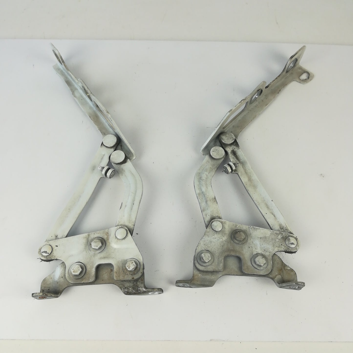 Комплект панти преден капак лява дясна бели Z474 Opel Corsa D