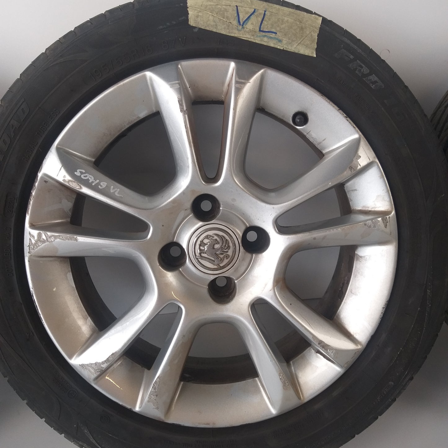 Комплект 16" цола aлуминиеви джанти с гуми 6Jx16H2 ET40 4x100 Opel Corsa D