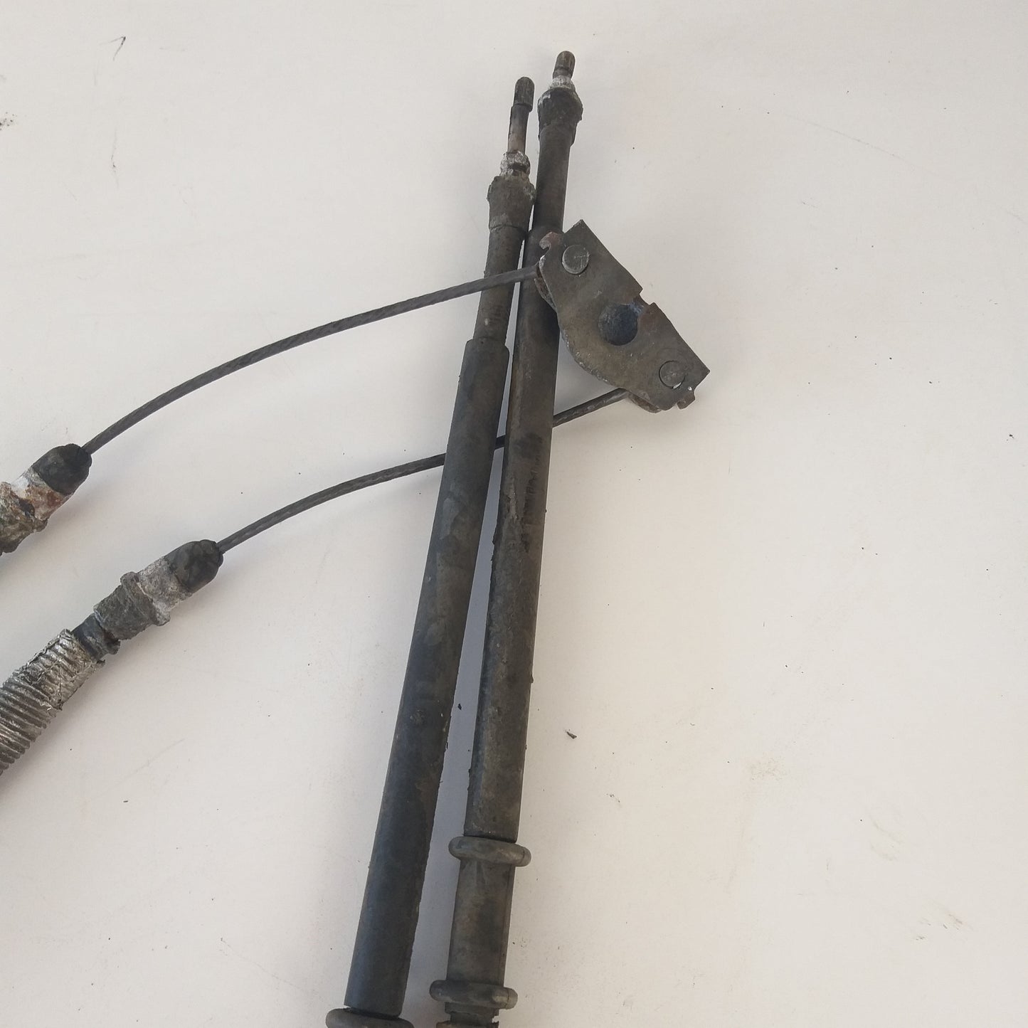 Жило за ръчна спирачка лява дясна страна Opel Corsa D