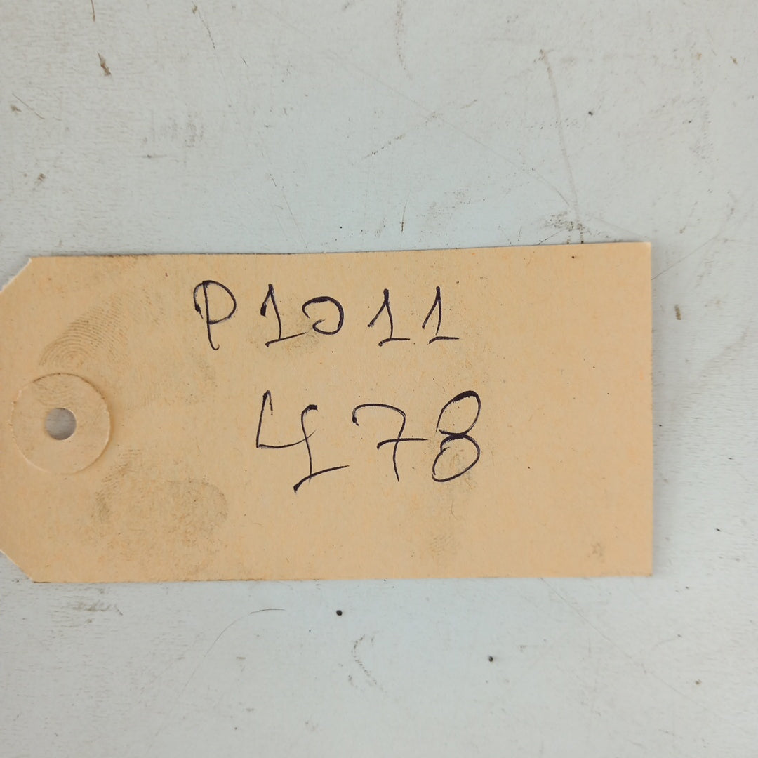 Държач централен предна броня Opel Astra J