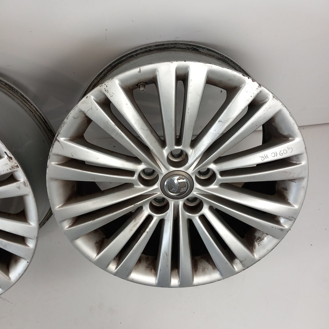 Комплект 18" цола алуминиеви джанти с датчици 18x8J IS42 5x120 Opel Insignia A