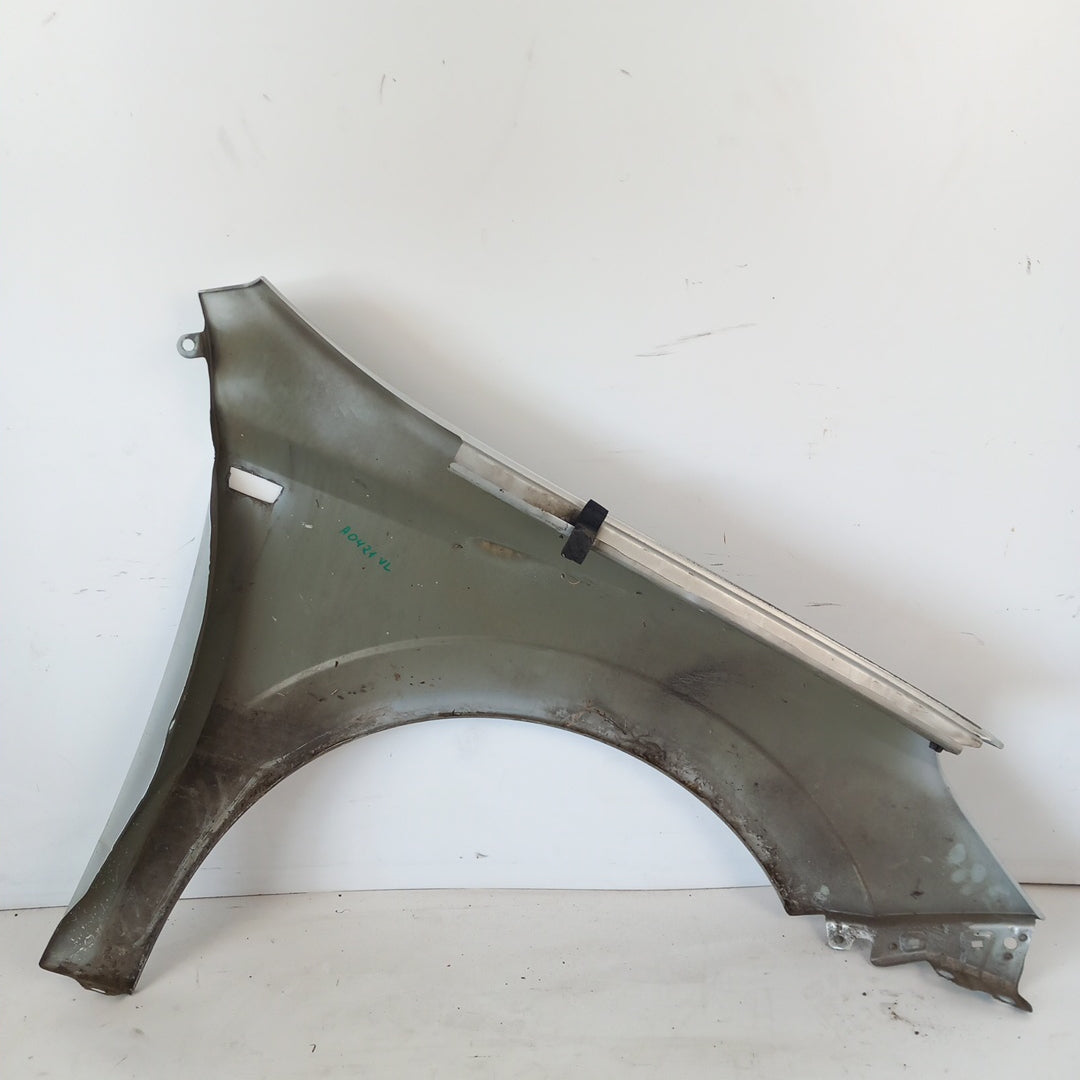 Калник преден ляв Z157 Star Silver Opel Astra H хечбек