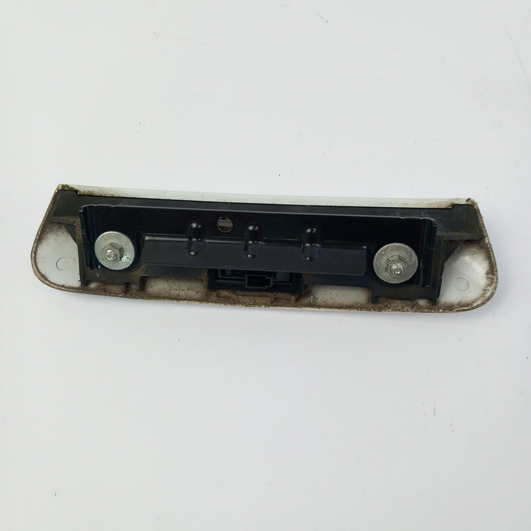 Дръжка бутон отваряне капак багажник Z474 бяло Opel Corsa D