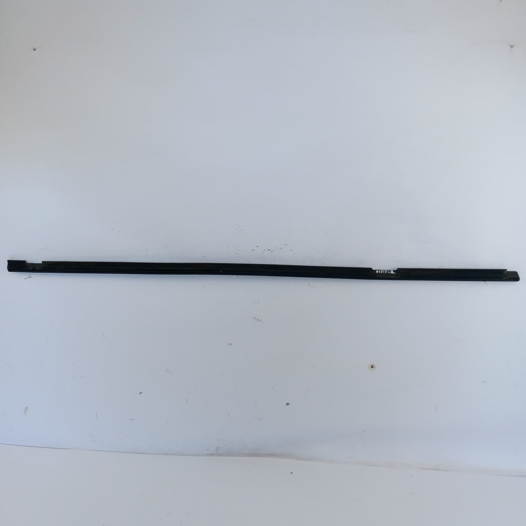 Лайстна стъкло на врата предна лява външна Opel Meriva B