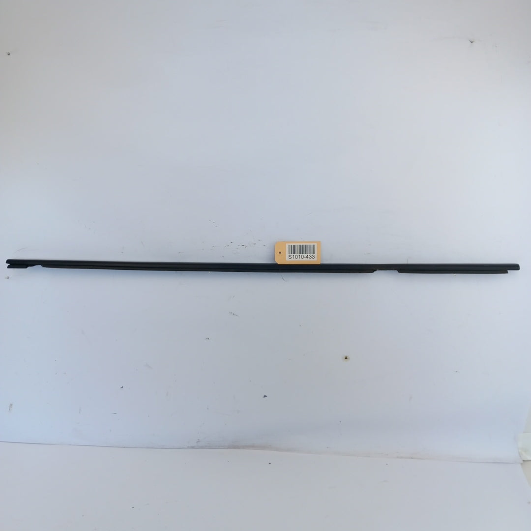 Лайстна стъкло на врата предна лява външна Opel Meriva B