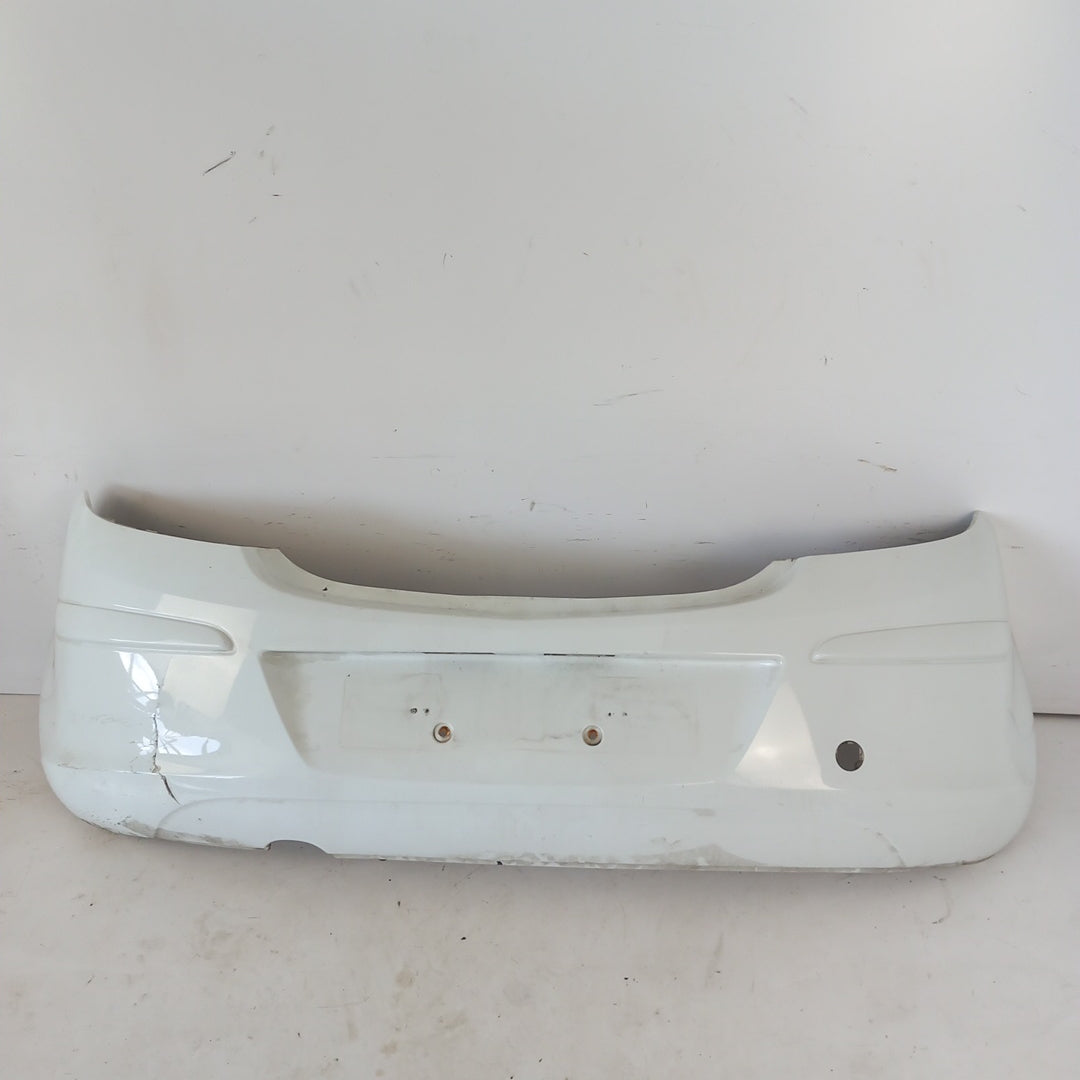 Задна броня дефектна бяла Z474 бяло Defekt! Opel Corsa D 3 врати