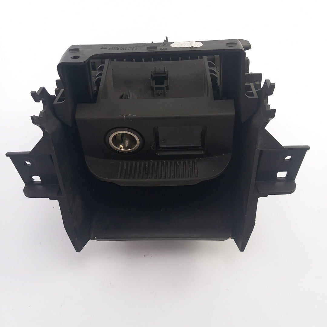 Кутия централна средна конзола Аксесоар контакт AUX Opel Zafira C Tourer