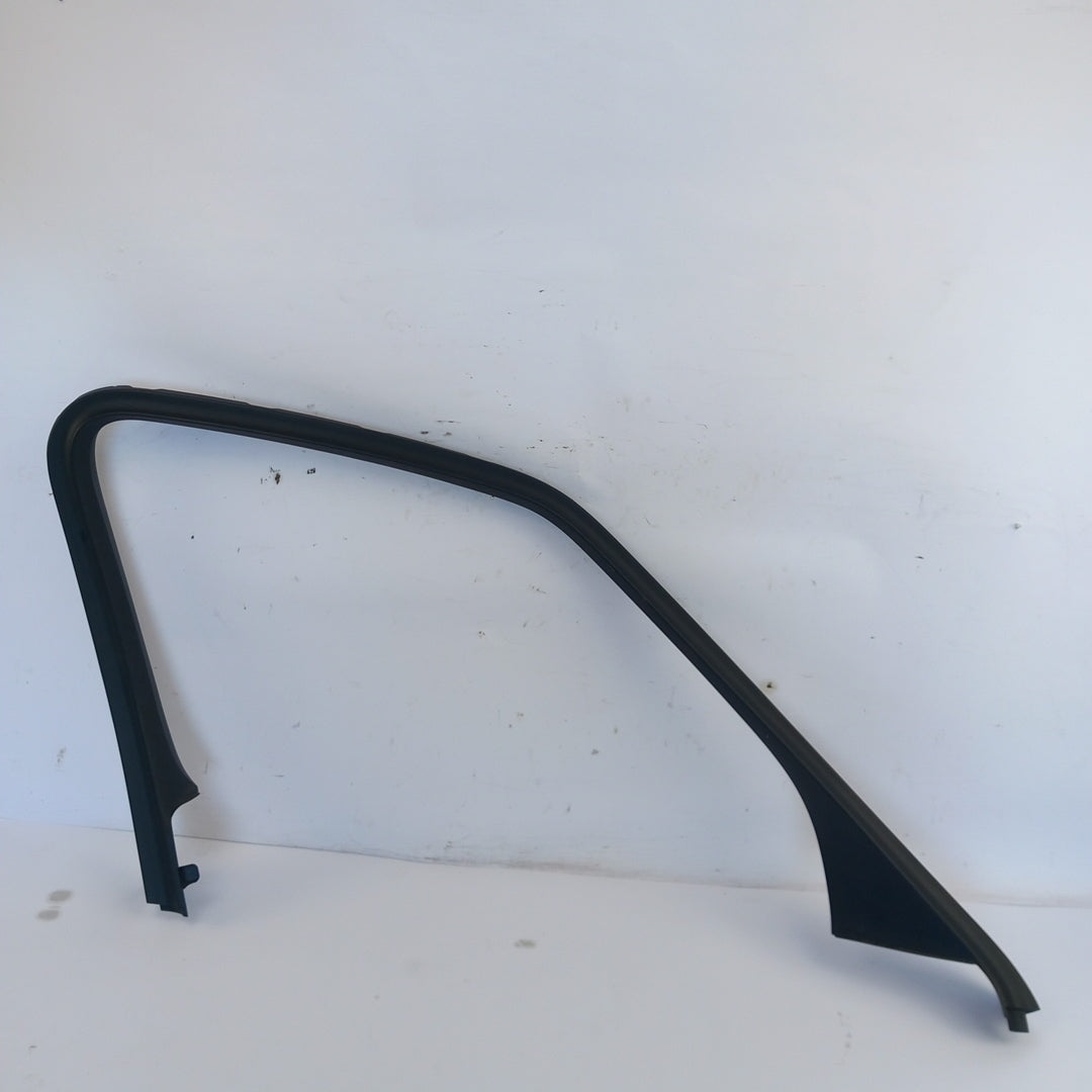 Пластмаса прозорец предна лява врата черна Opel Zafira C Tourer