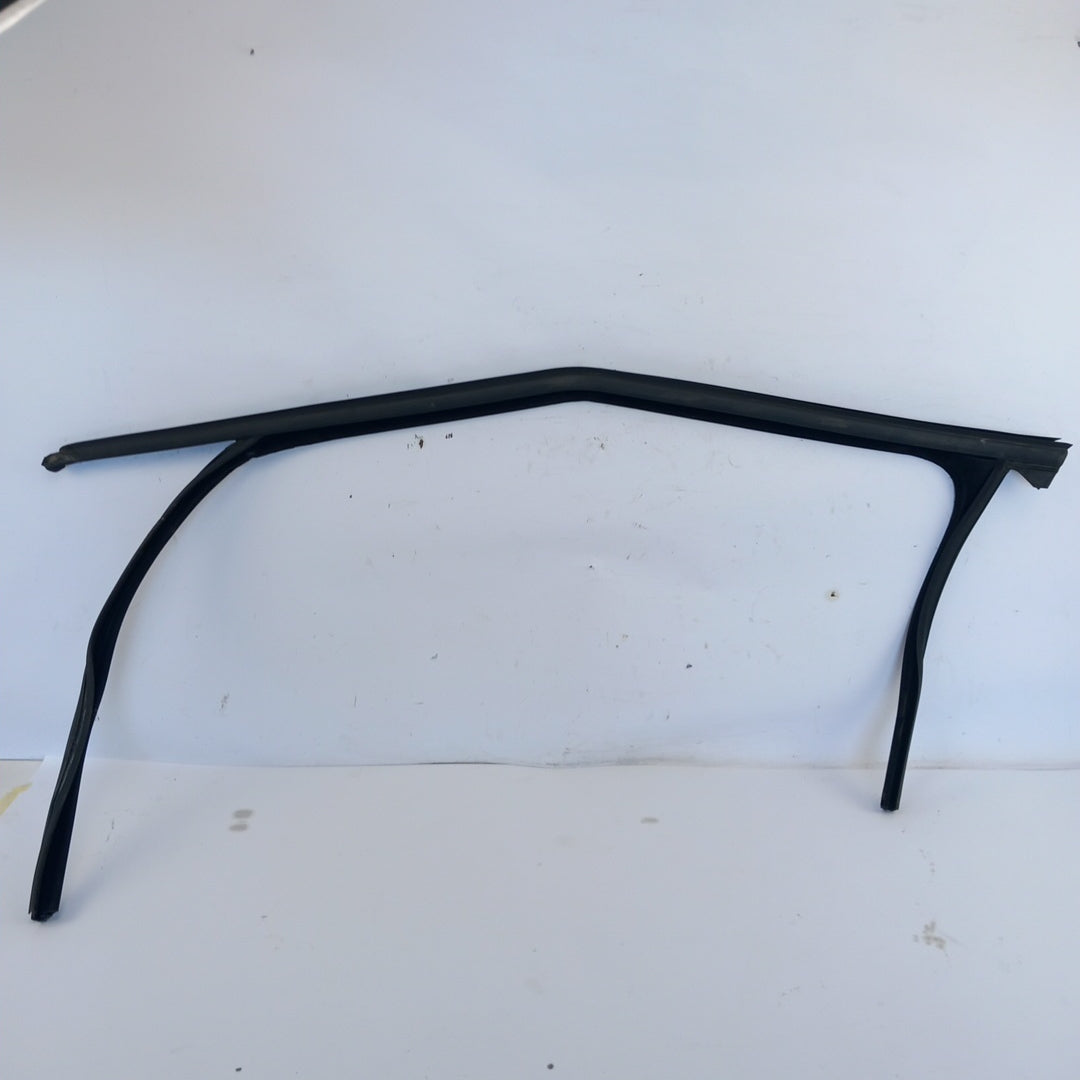 Уплътнение стъкло предна лява врата Opel Zafira C Tourer