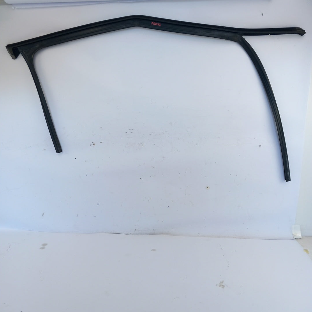 Уплътнение стъкло предна лява врата Opel Zafira C Tourer