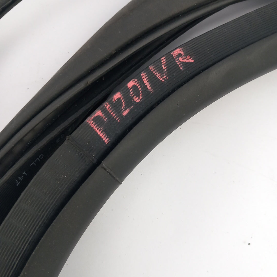 Уплътнение каросерия предна дясна врата Opel Zafira C Tourer