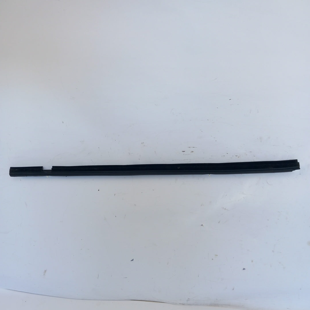 Лайстна стъкло на врата задна дясна вътрешна Opel Zafira C Tourer