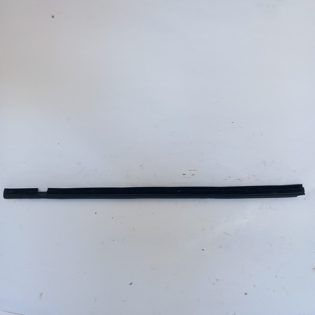 Лайстна стъкло на врата задна дясна вътрешна Opel Zafira C Tourer