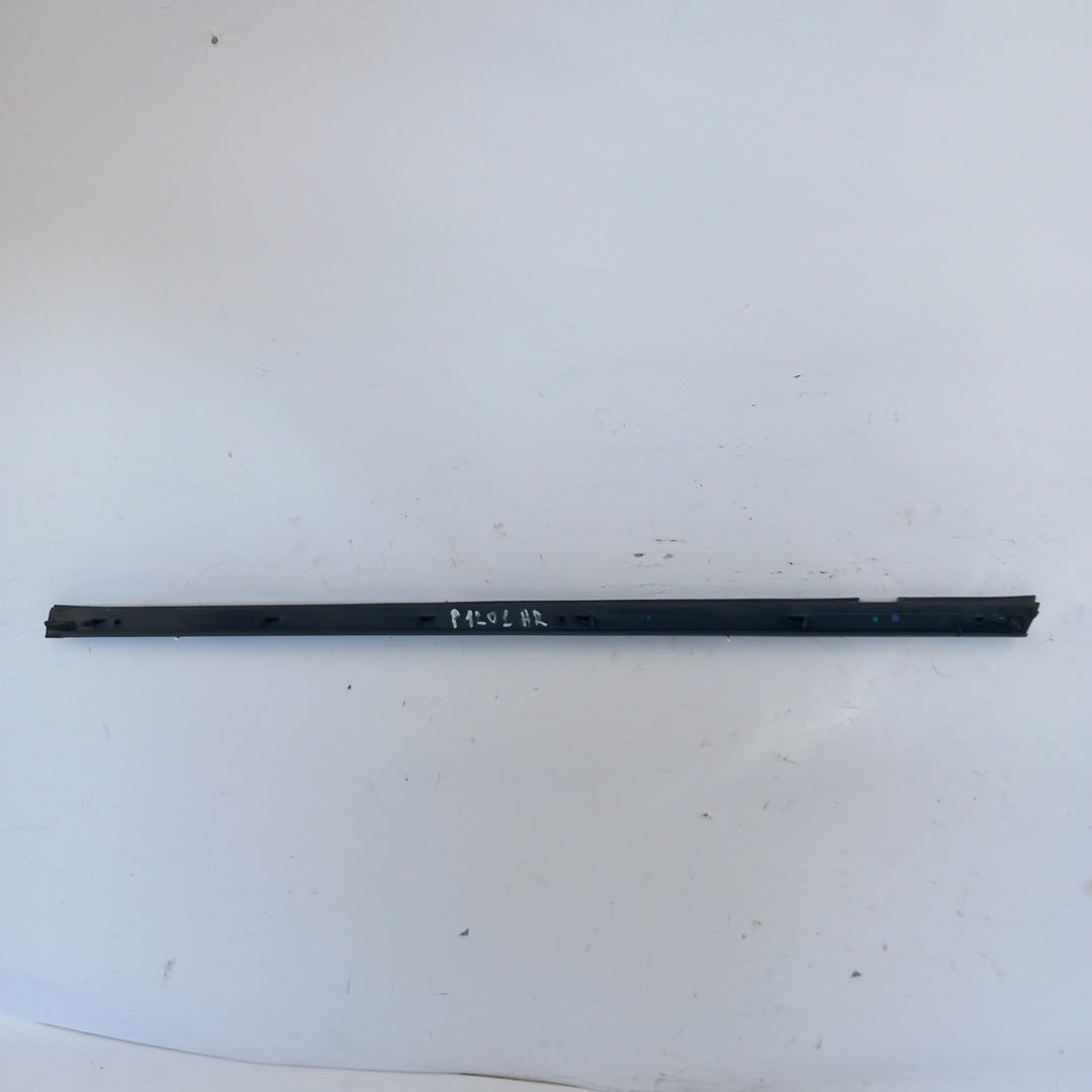 Лайстна стъкло на врата задна дясна вътрешна Opel Zafira C Tourer