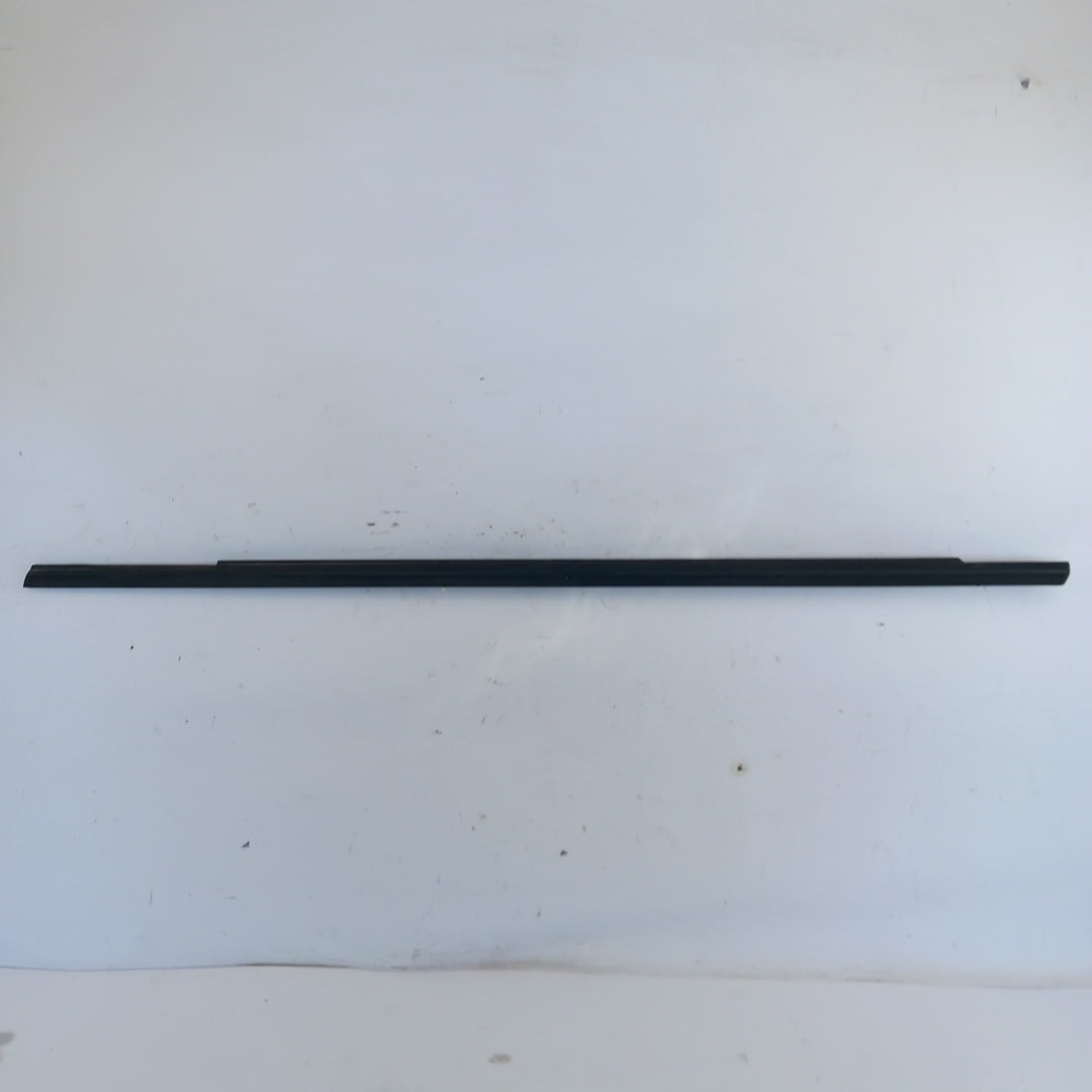 Лайстна стъкло на врата предна лява външна Opel Zafira C Tourer