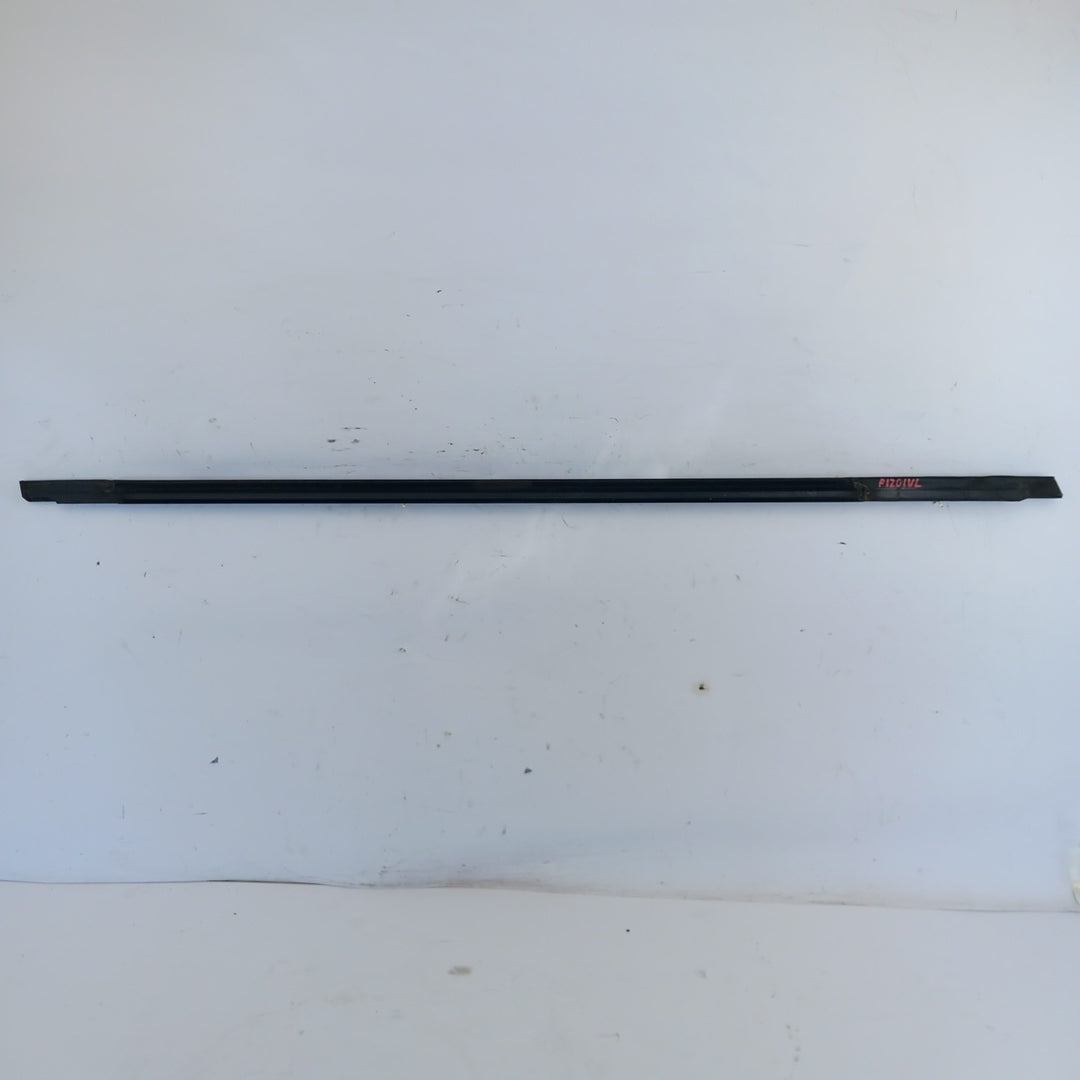 Лайстна стъкло на врата предна лява външна Opel Zafira C Tourer