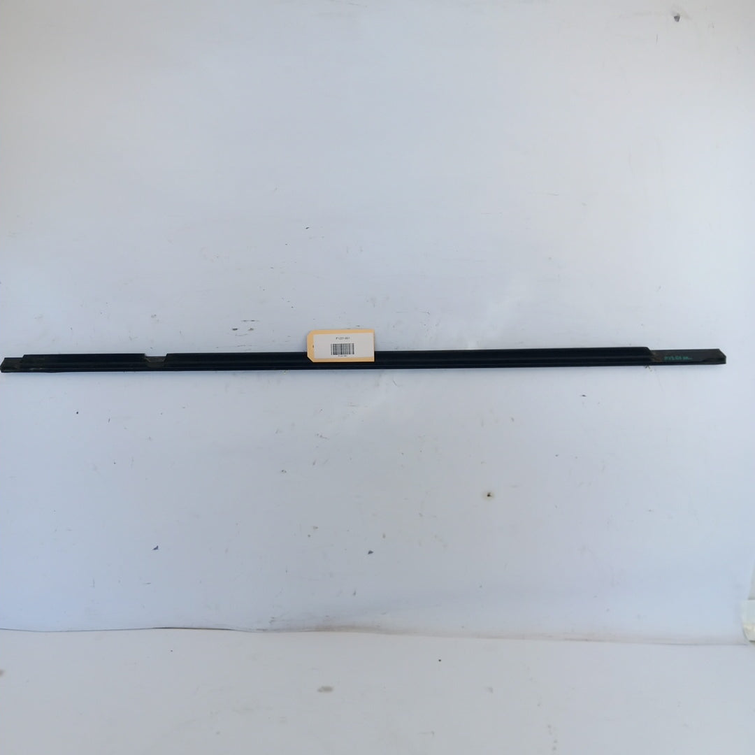 Лайстна стъкло на врата задна лява външна Opel Zafira C Tourer