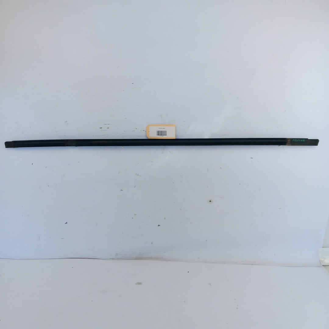 Лайстна стъкло на врата задна дясна външна Opel Zafira C Tourer