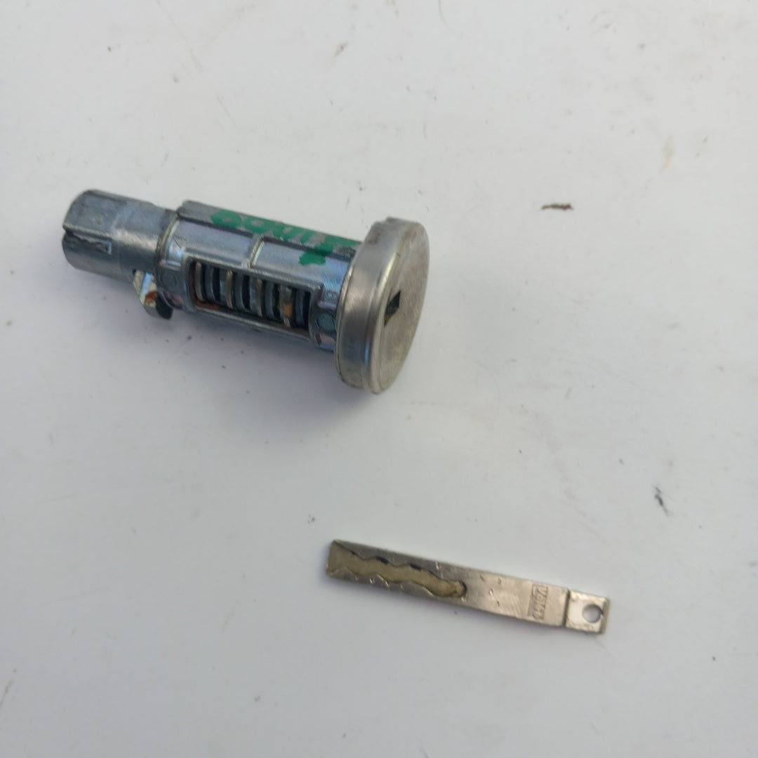 Ключалка за запалване Предлага се с лицева част на ключа Opel Meriva B