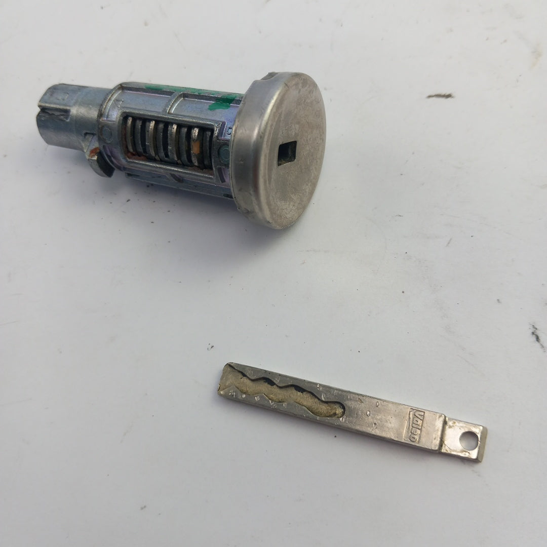 Ключалка за запалване Предлага се с лицева част на ключа Opel Meriva B