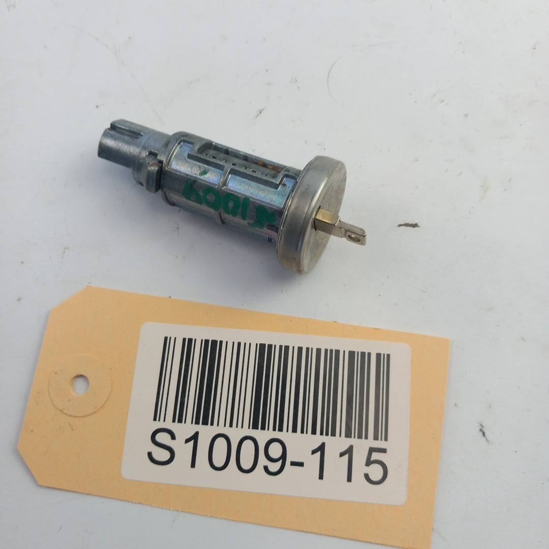 Ключалка за запалване Предлага се с лицева част на ключа Opel Meriva B