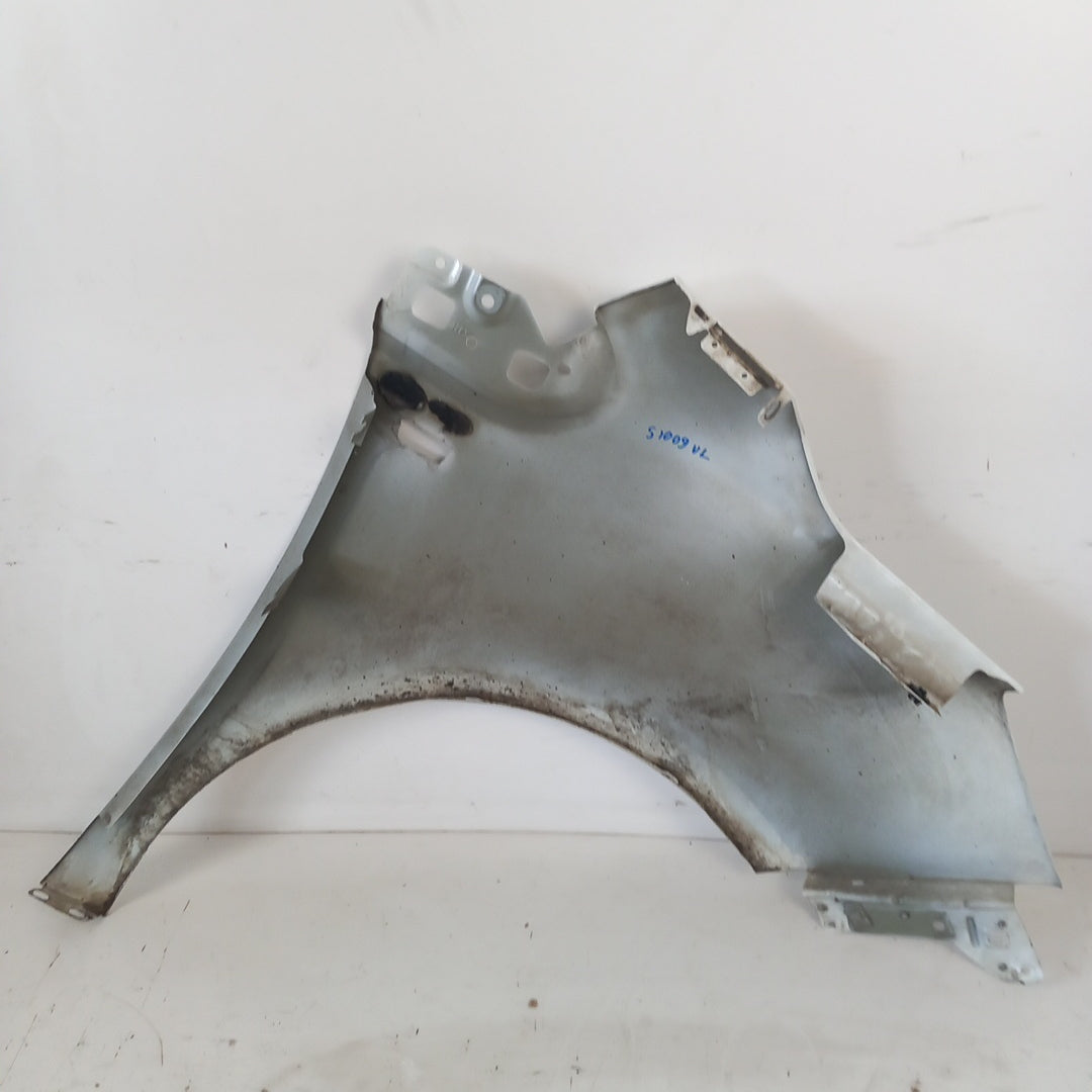 Калник преден ляв Z474 Бяло Opel Meriva B