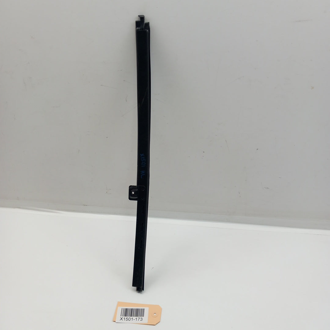 Стъкловодач задна лява врата Opel Corsa E 5 врати