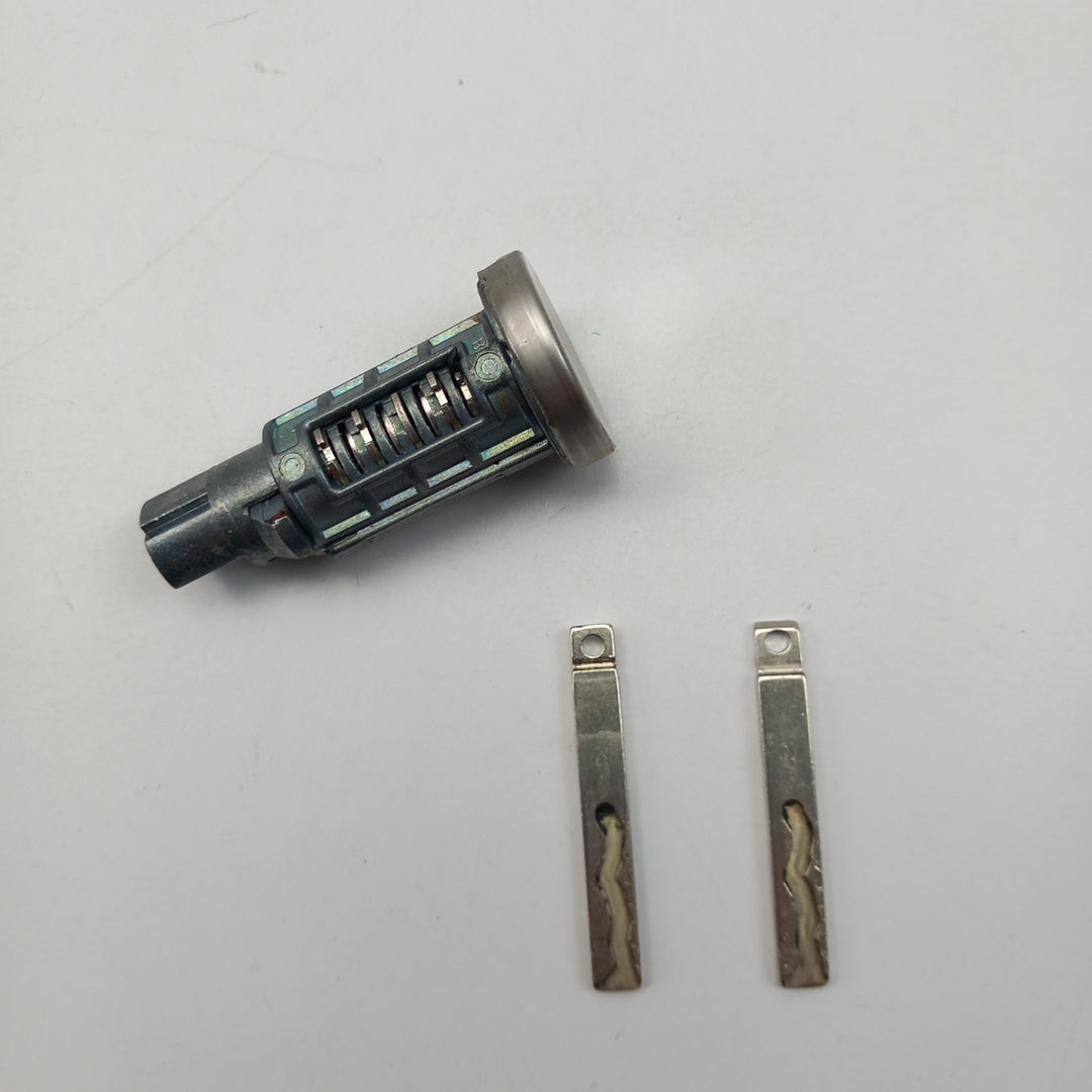 Контактен ключ патрон с 2 ключа Opel Corsa E