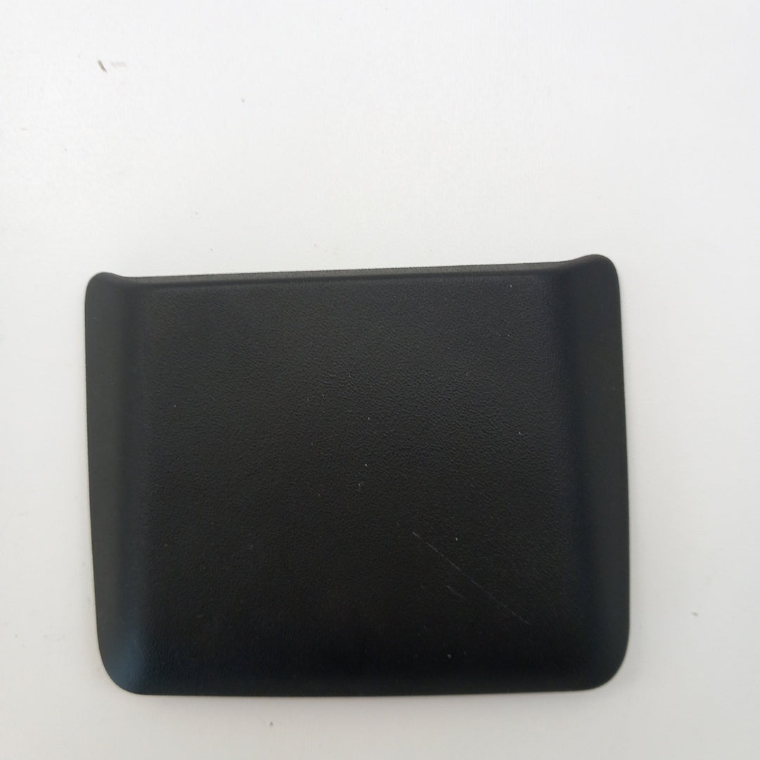 Капак среден задна седалка долна част Opel Corsa E