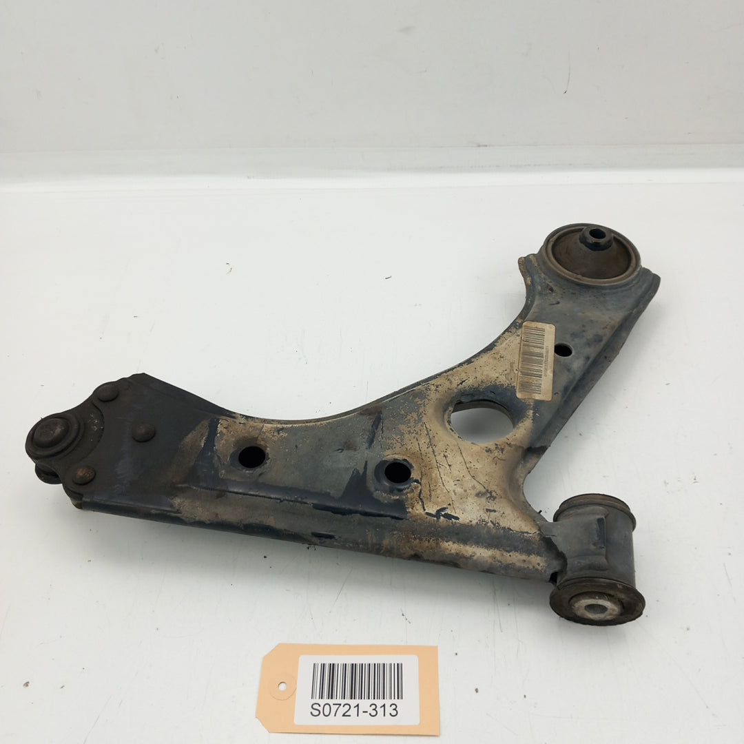 Носач преден ляв Opel Corsa D