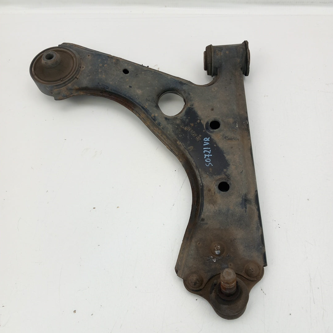 Носач преден десен Opel Corsa D