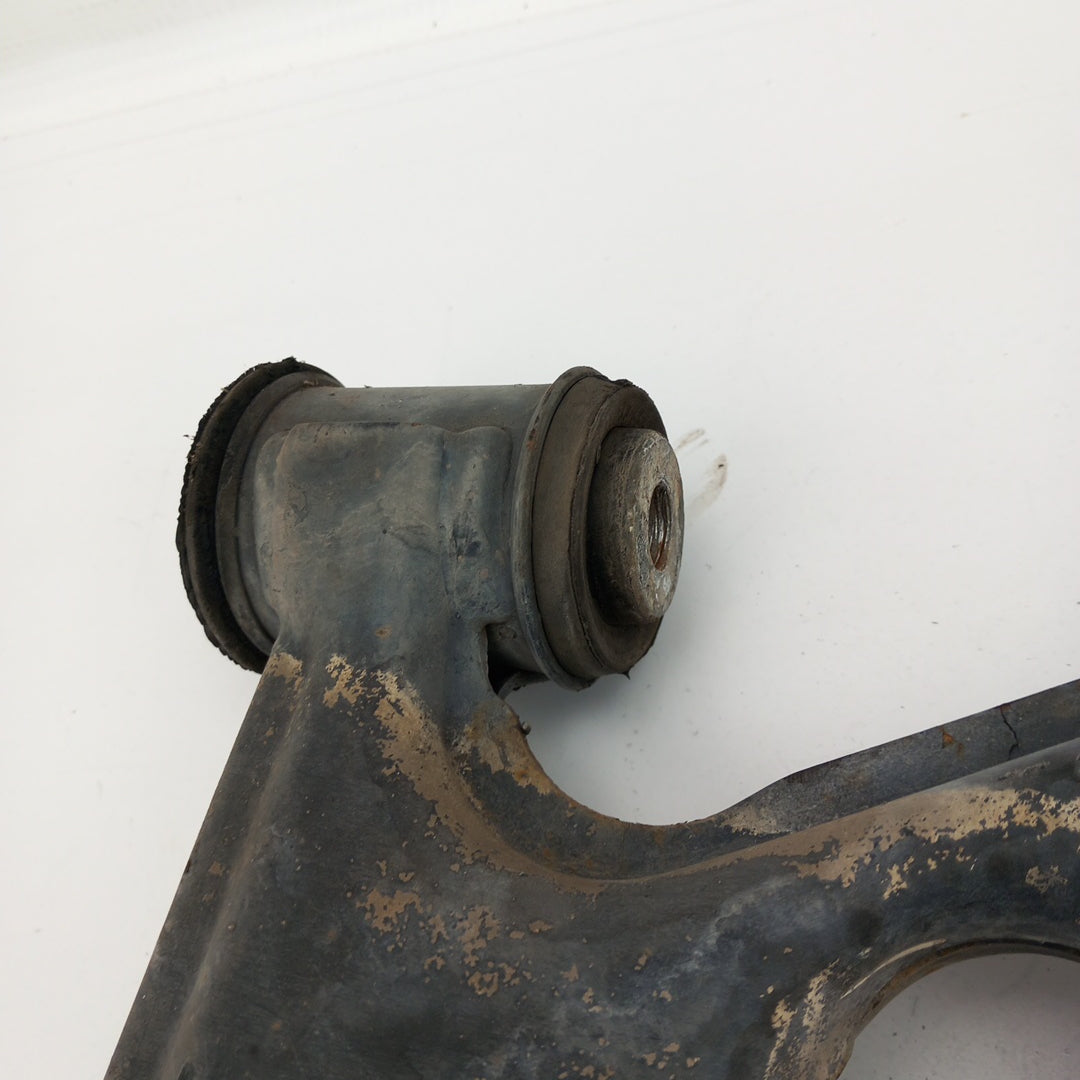 Носач преден десен Opel Corsa D