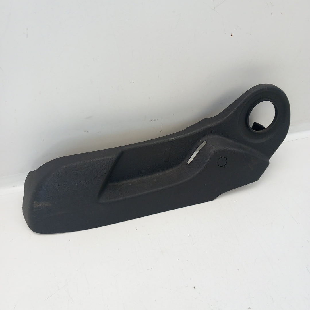 Пластмаса седалка предна лява външна Opel Corsa D