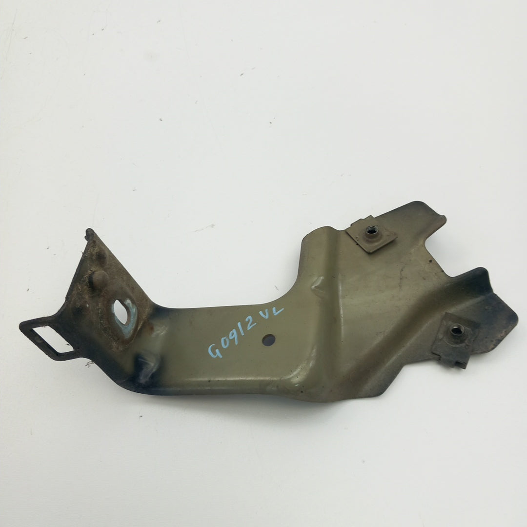 Държач калник преден ляв Opel Insignia A