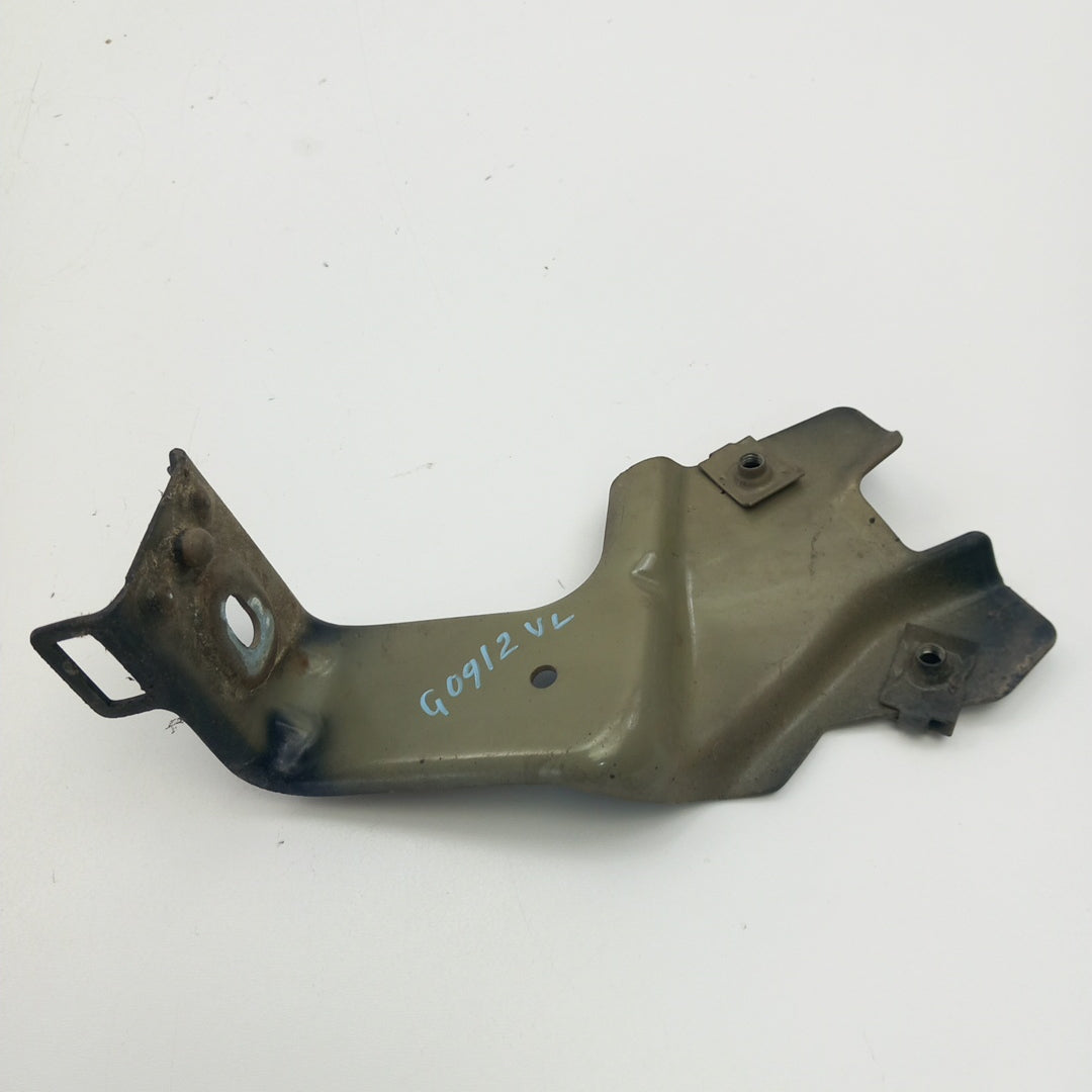 Държач калник преден ляв Opel Insignia A