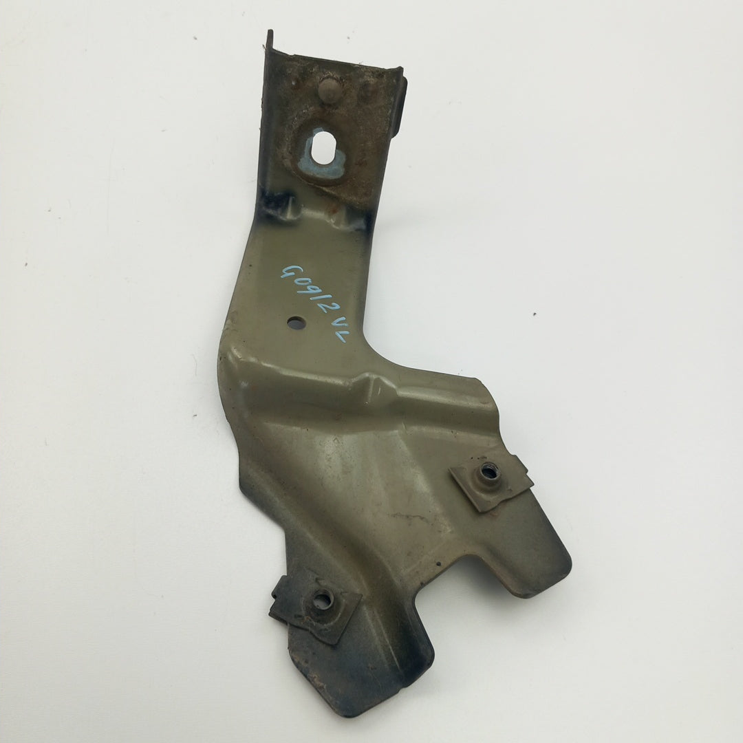 Държач калник преден ляв Opel Insignia A