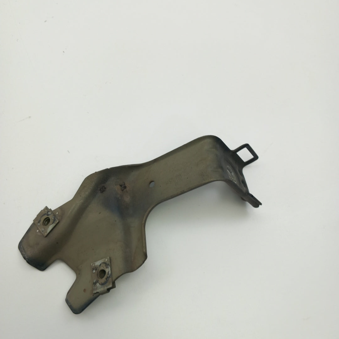 Държач калник преден десен Opel Insignia A