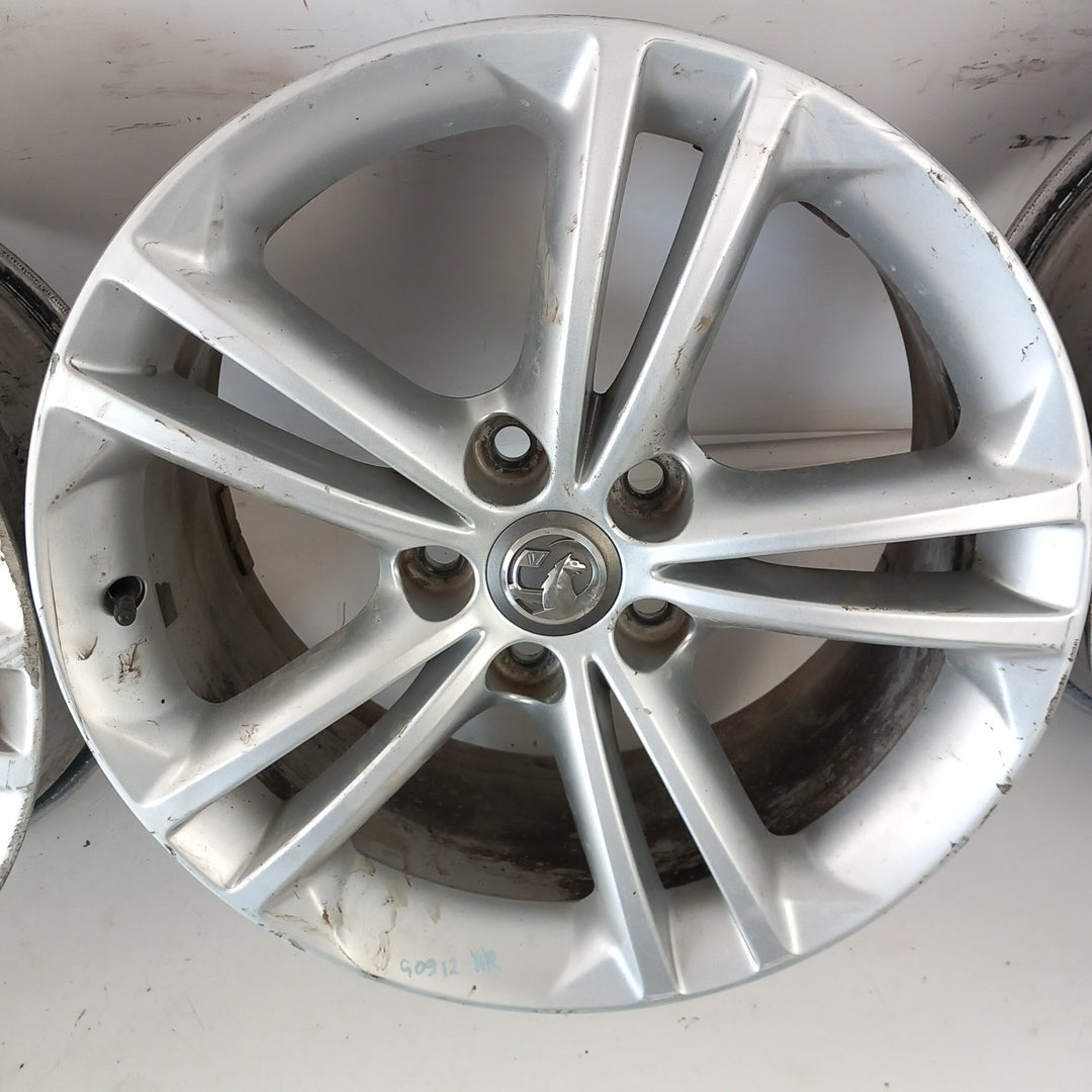 Комплект 18" цола алуминиеви джанти 18x8JH2 IS42 5x120 Opel Insignia