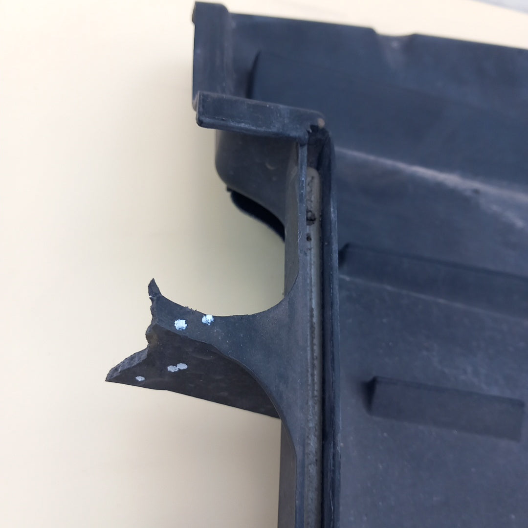 Капак кутия клапан въздух парно счупени държачи двата края Opel Zafira C Tourer