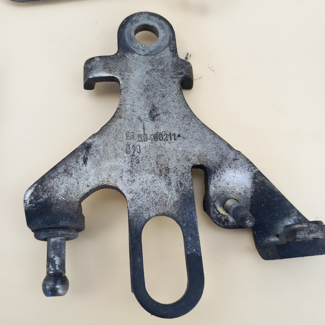 Комплект носачи капак двигател Opel Zafira C Tourer 1,6 CDTI B16DTH