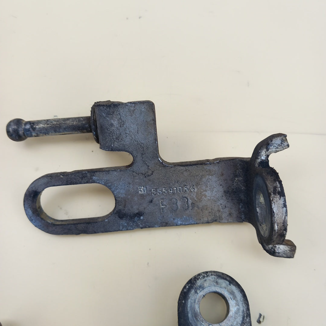 Комплект носачи капак двигател Opel Zafira C Tourer 1,6 CDTI B16DTH