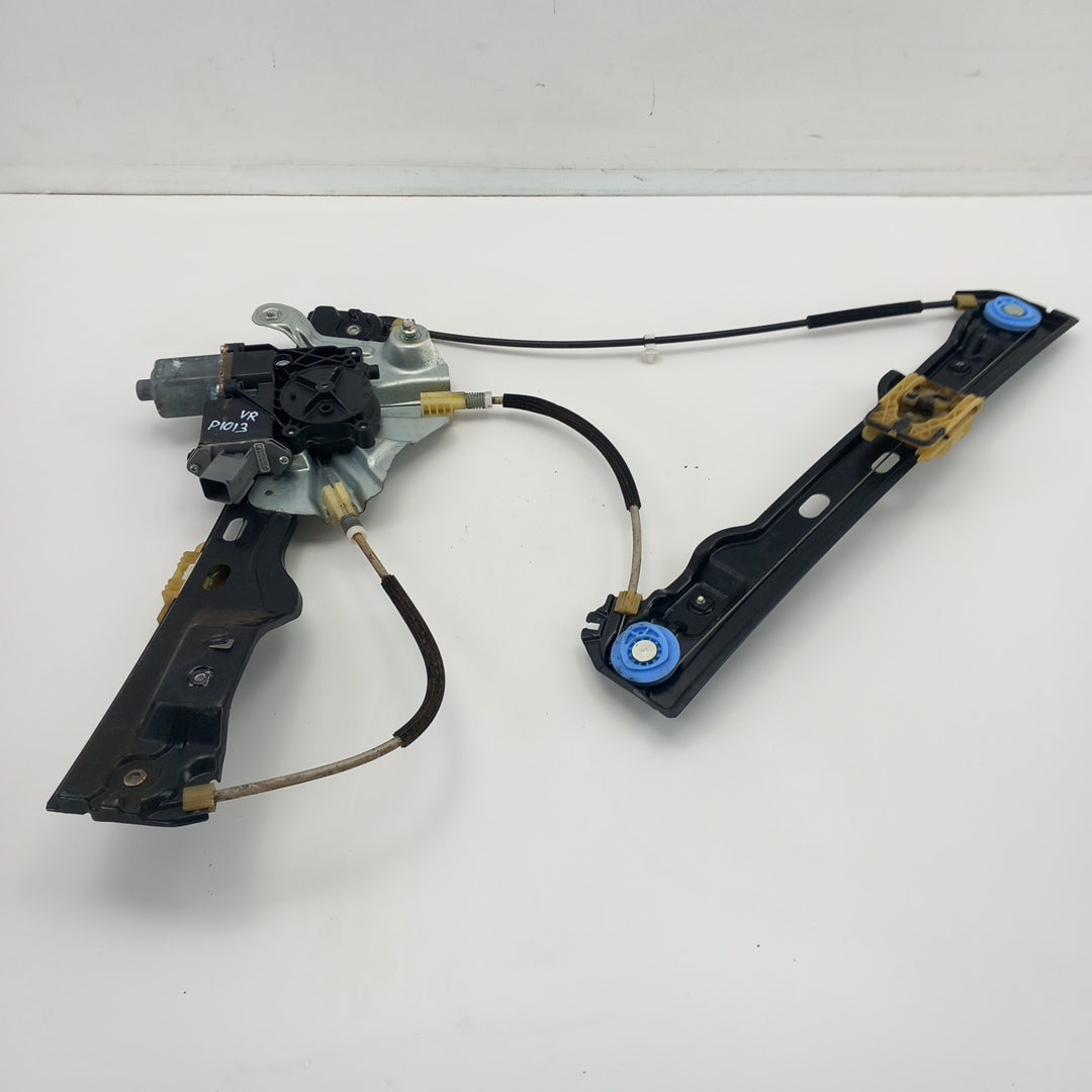 Стъклоповдигач електрически предна дясна врата Opel Astra J 5 врати