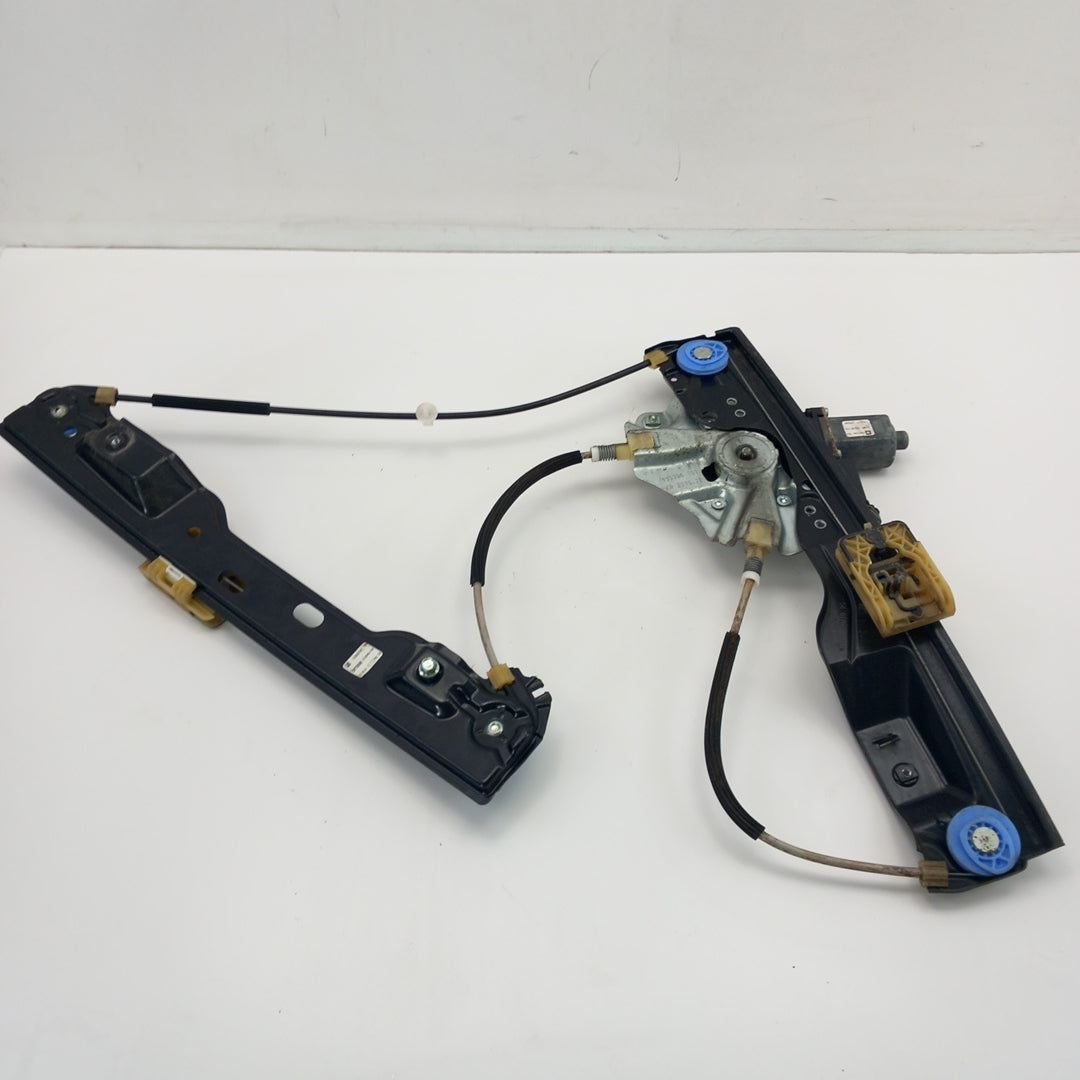 Стъклоповдигач електрически предна дясна врата Opel Astra J 5 врати