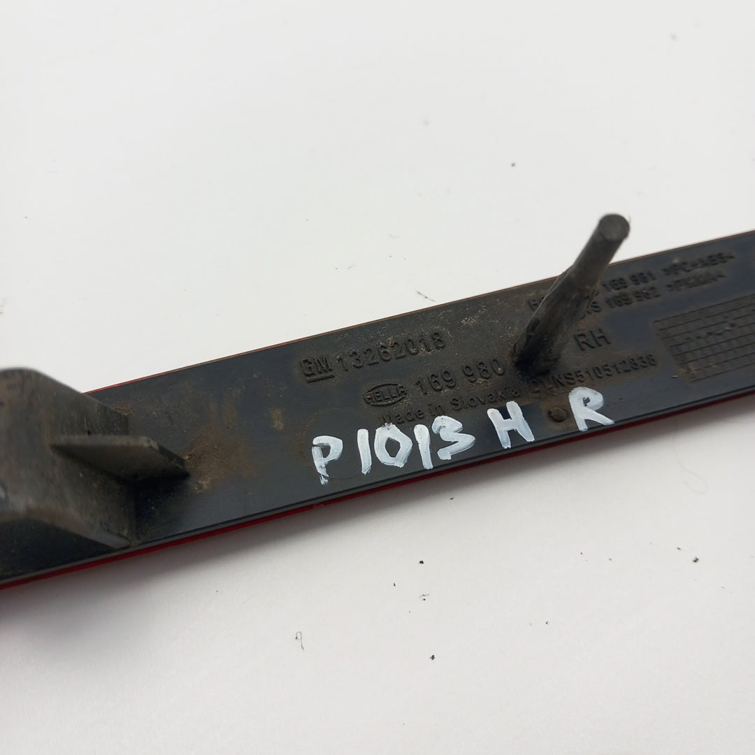 Светлоотразител заден десен Opel Astra J 5 врати