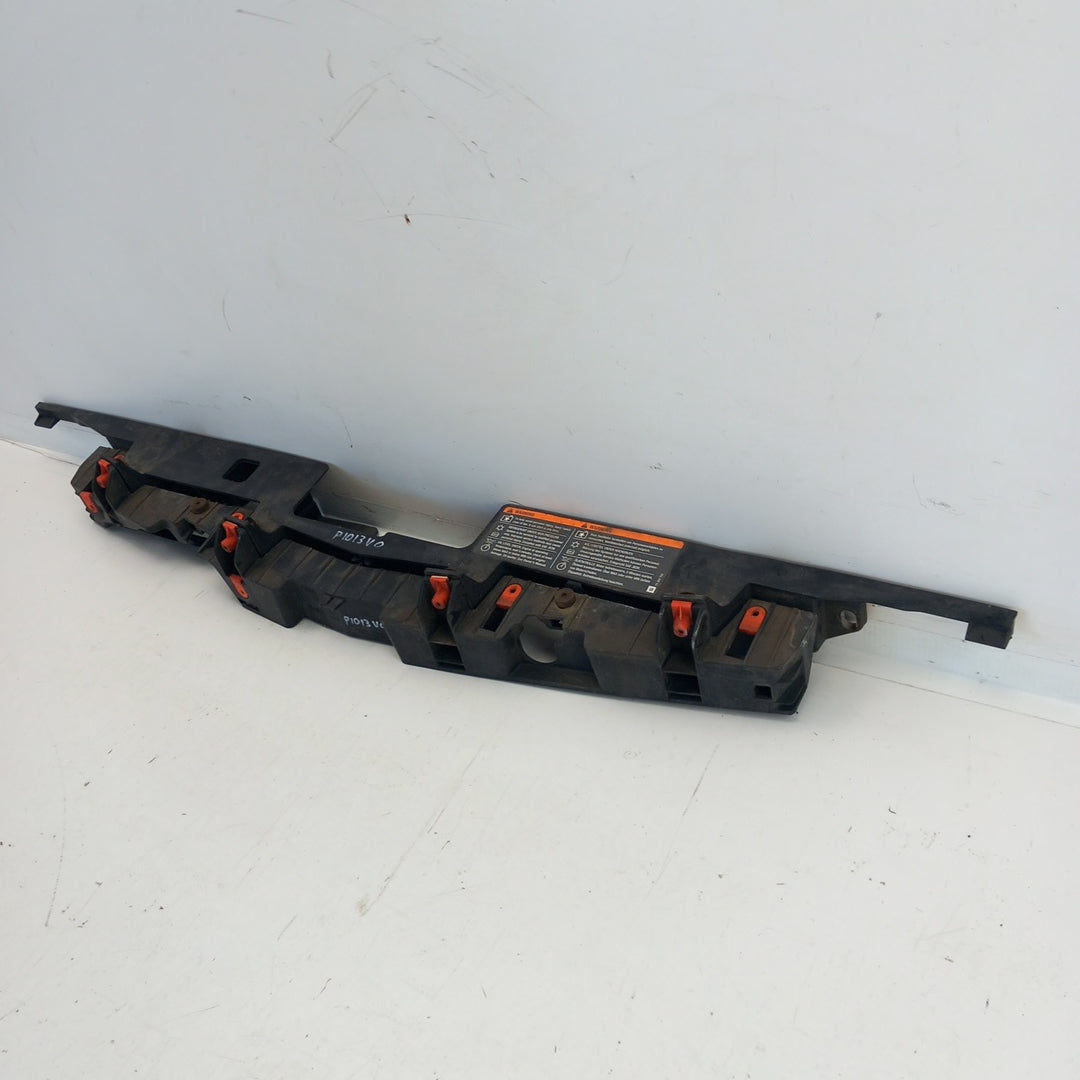 Водач предна броня централен Opel Astra J